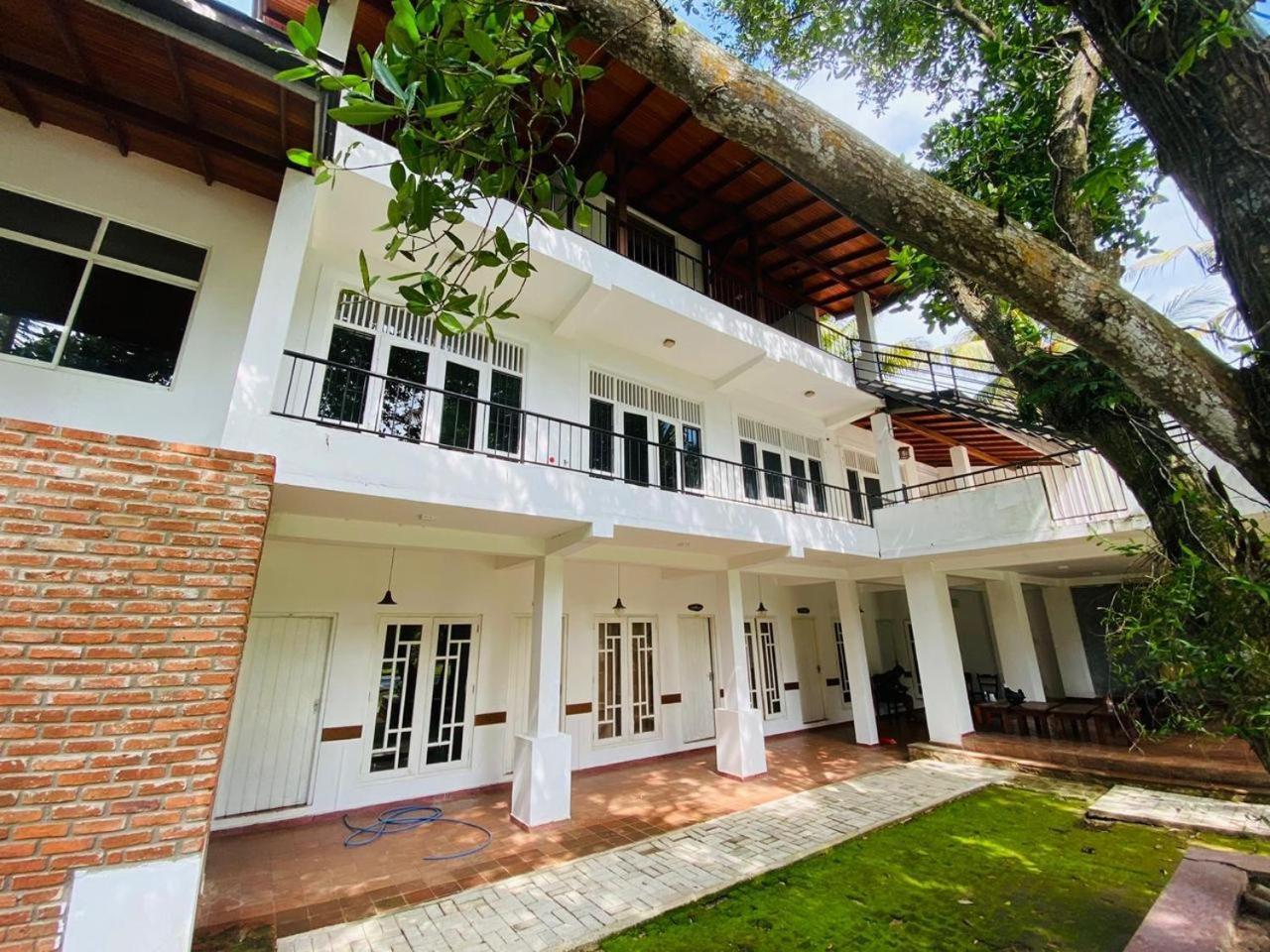 The Shade Brothers Katunayaka Exterior photo